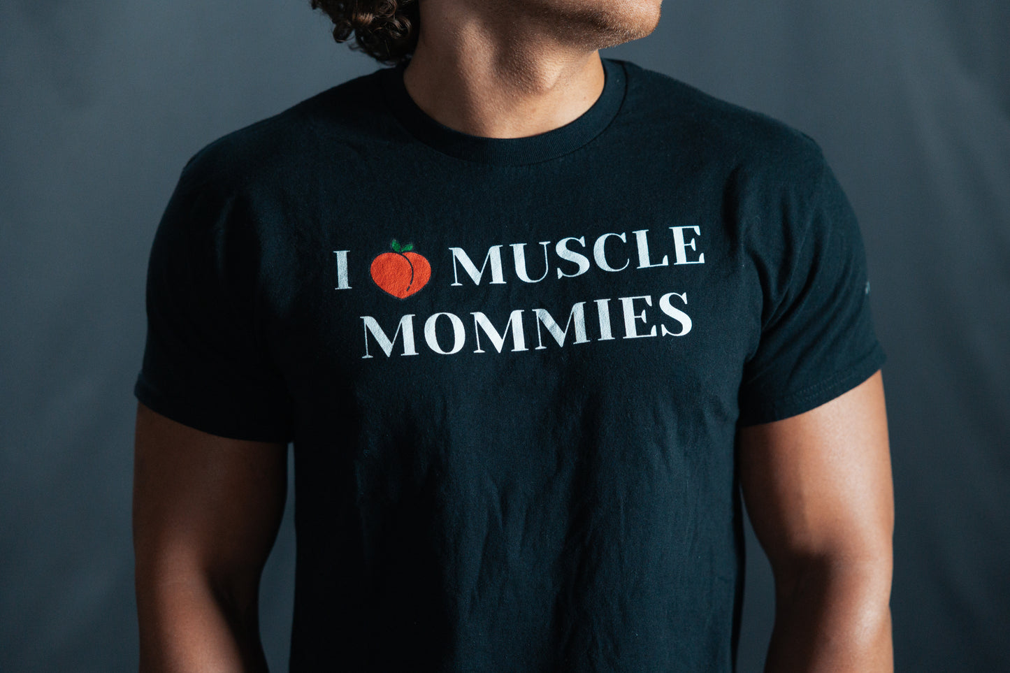 I Love Muscle Mommies Tee